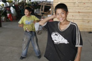 Honduras-boys-on-street-